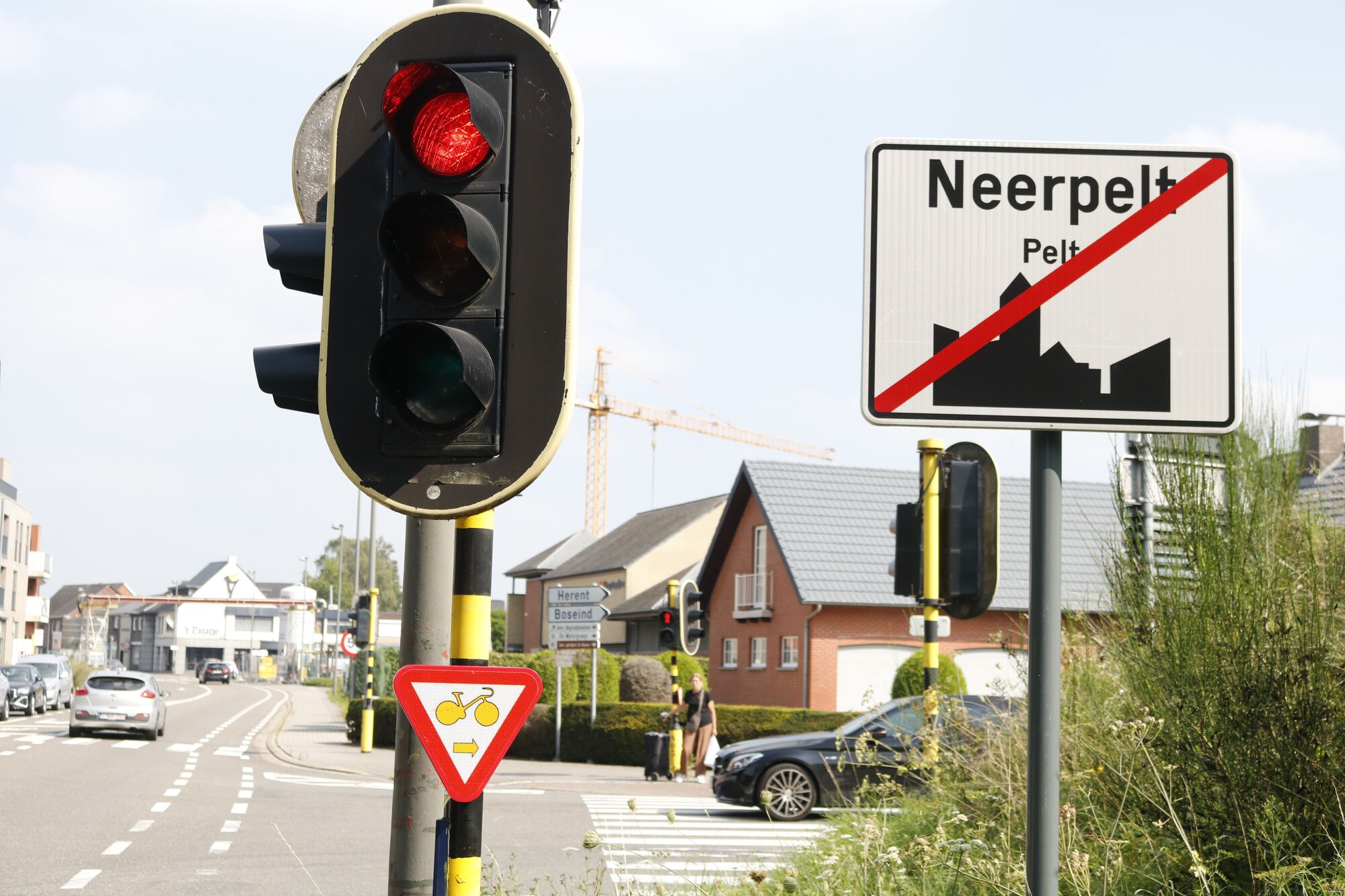 Fietsers mogen door het rode licht op kruispunt Boseind-Heerstraat in Pelt