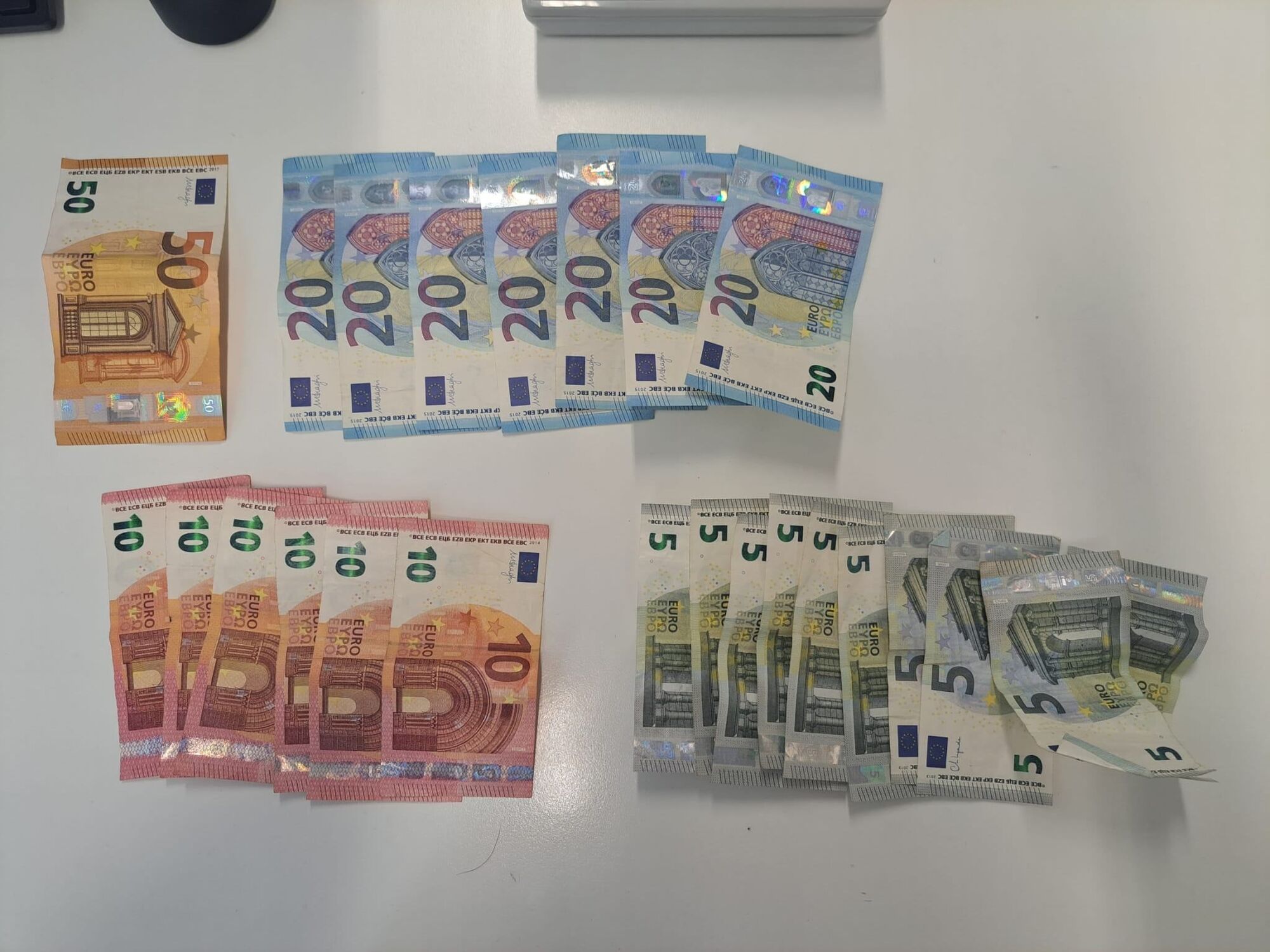 Politie betrapt drie twintigers met 1.000 euro cash en meer dan 60 gram cannabis