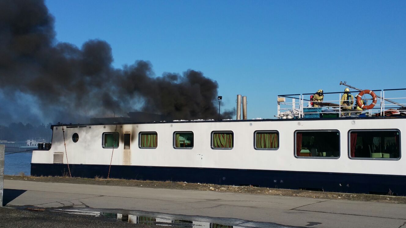 Machinekamer van rondvaartboot in Lummen vliegt in brand