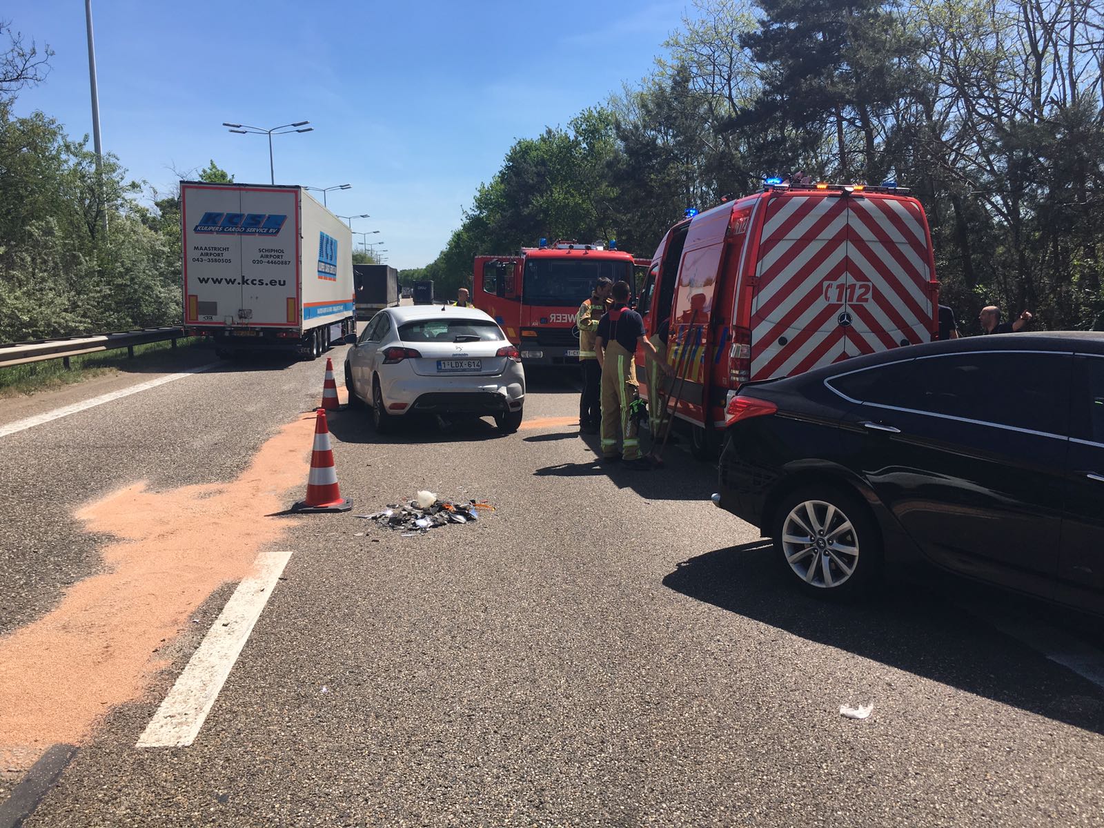 Vrachtwagen kantelt en belandt in de berm op E314 in Opgrimbie