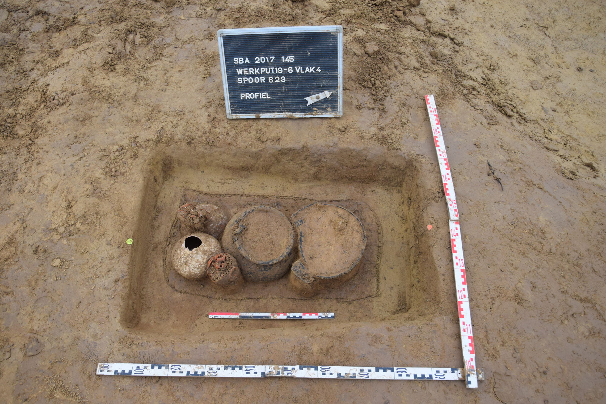 Bijna honderd Romeinse graven opgegraven op laatste grote verkaveling van Tongeren
